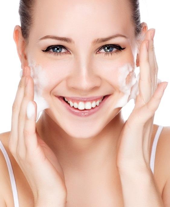 Remedios caseros para quitar el brillo de la cara