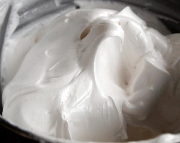 Cómo hacer frosting de nubes de azúcar - Paso 4