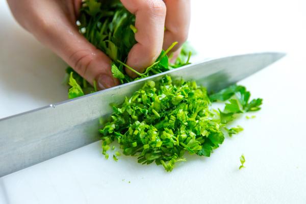 Cómo hacer níscalos con patatas y costillas - Paso 10