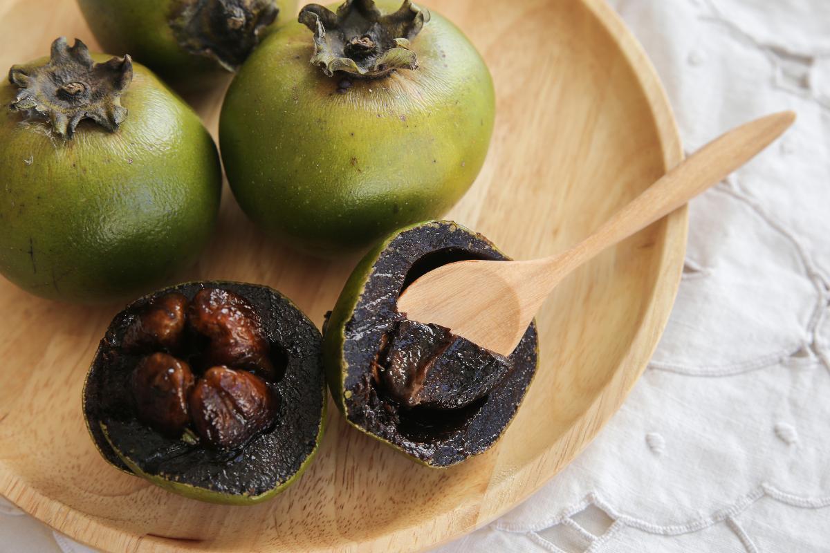 ¿Qué es el zapote? Descubre los beneficios de esta fruta y cómo comerla