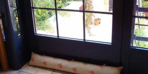 Cómo hacer burletes para puertas y ventanas