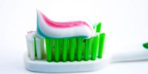 Cómo se dice dentífrico o dentrífico