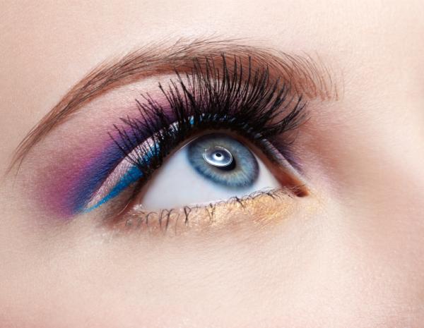 Trucos de maquillaje para alargar las pestañas