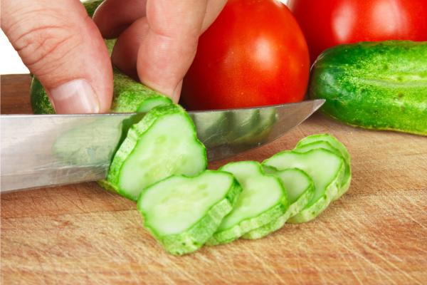 Cómo hacer una ensalada griega: receta ligera y perfecta para refrescarse - Paso 2