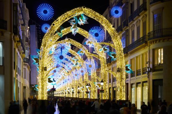 Las mejores luces de Navidad en España: disfruta de la iluminación navideña de estas ciudades - Málaga: el espectáculo de luces en la Calle Larios