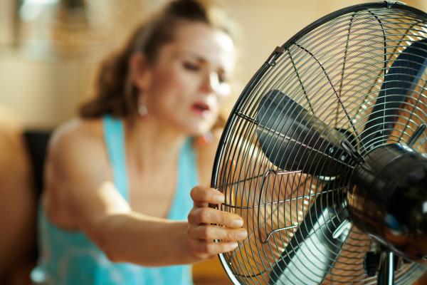 Cuánto gasta un ventilador toda la noche - Ventilador o aire acondicionado, ¿qué consume más?