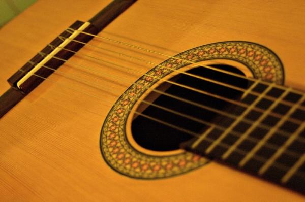 Cómo limpiar una guitarra acústica