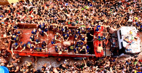 Cómo se celebra la Tomatina de Buñol