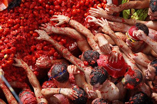 Cómo se celebra la Tomatina de Buñol - La batalla