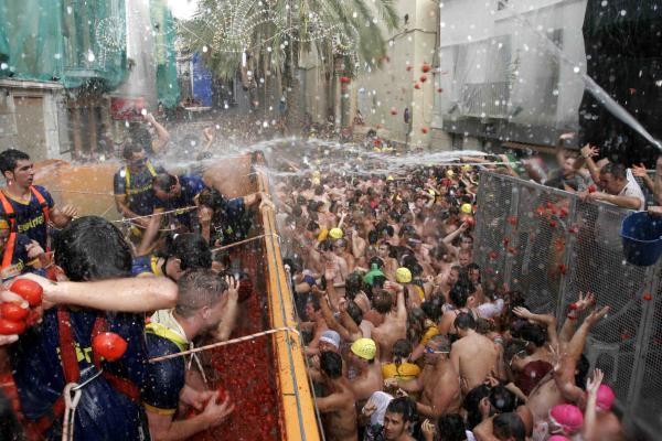 Cómo se celebra la Tomatina de Buñol - La retirada