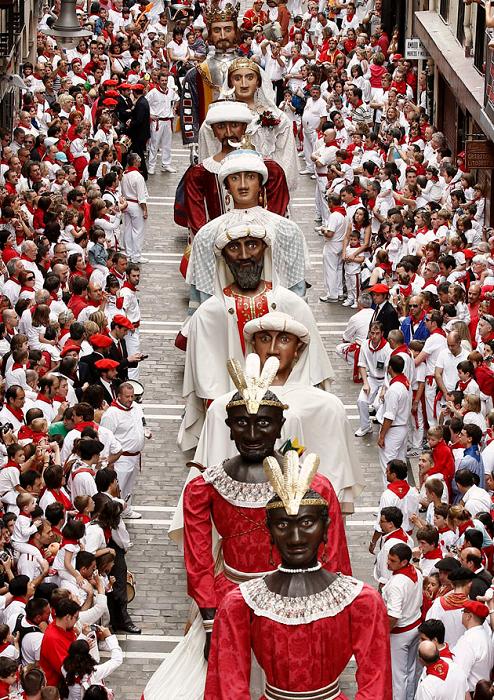 Cómo se celebran los sanfermines en Pamplona - Gigantes y cabezudos