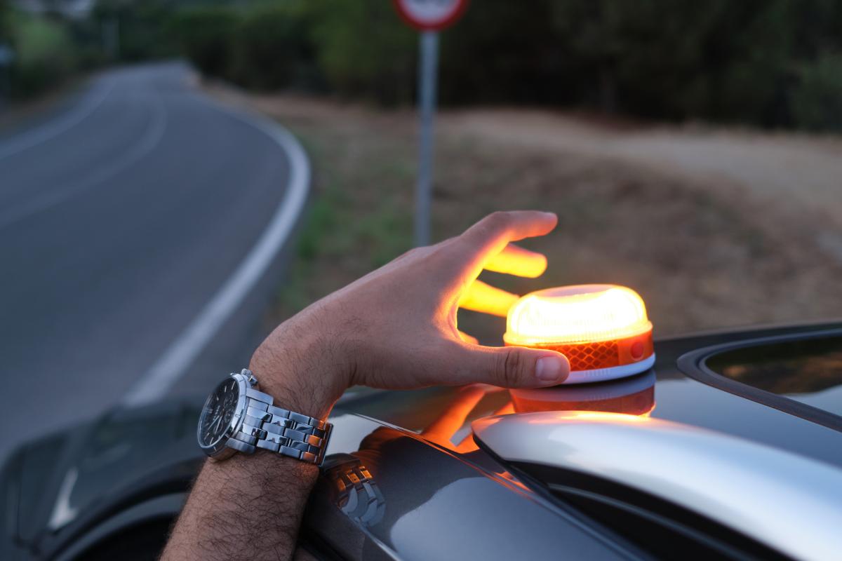 Baliza V16: qué es, cuándo será obligatoria y dónde comprarla homologada