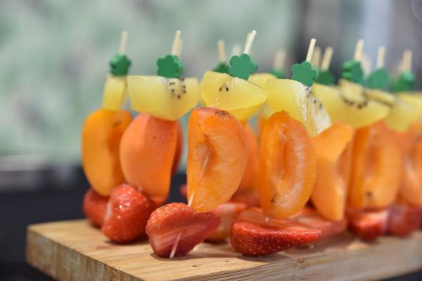 Recetas frescas de verano: 25 ideas fáciles, ligeras y rápidas para el calor - Brochetas de frutas