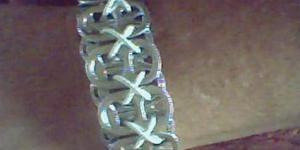 Cómo hacer una pulsera con tapas de latas