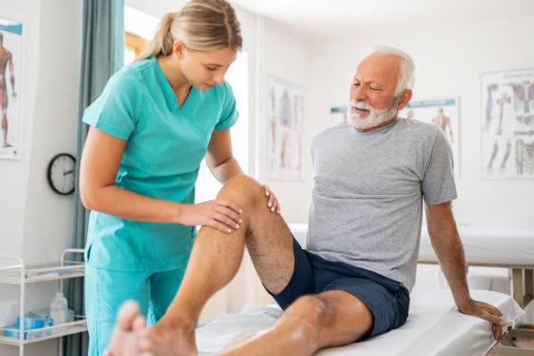 ¿Se puede arrodillarse con prótesis de rodilla?