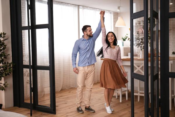 Ideas para una noche romántica - Clase de baile en casa