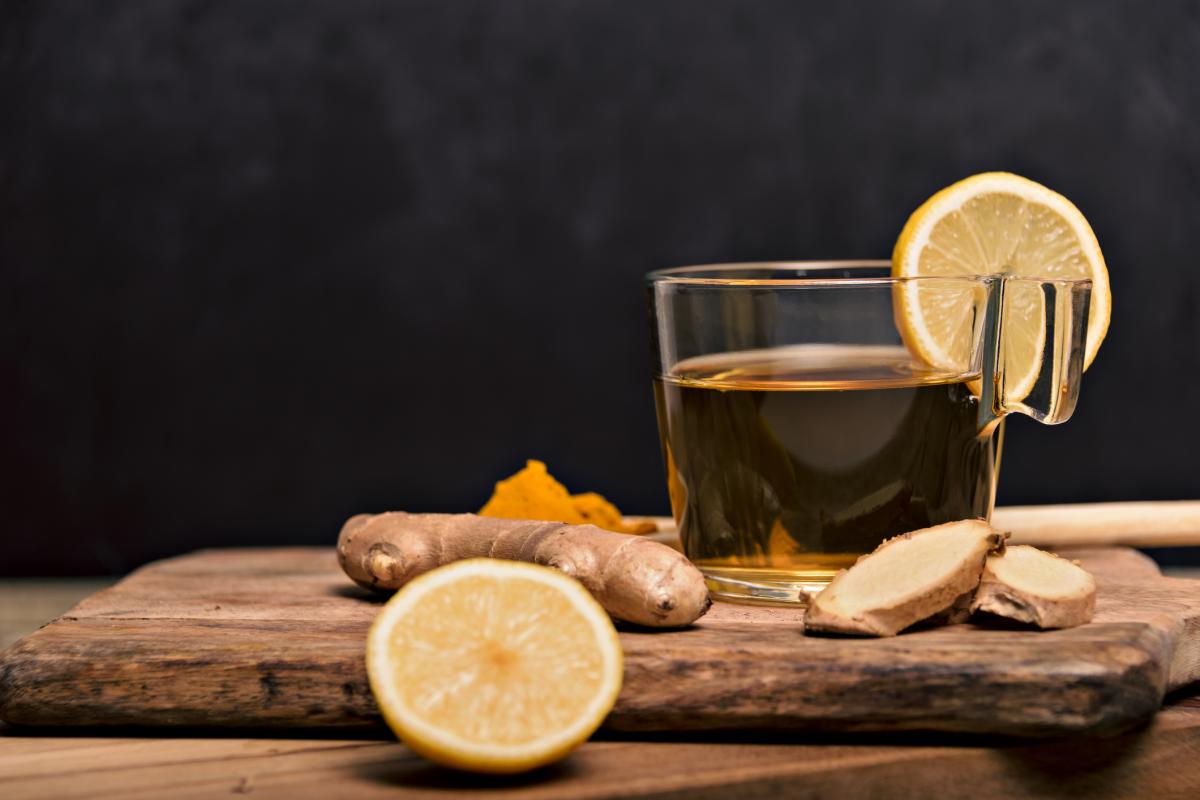 Para qué sirve el té de jengibre y limón y cómo hacerlo