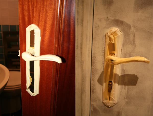 Cómo pintar la puerta principal de mi casa - Paso 3