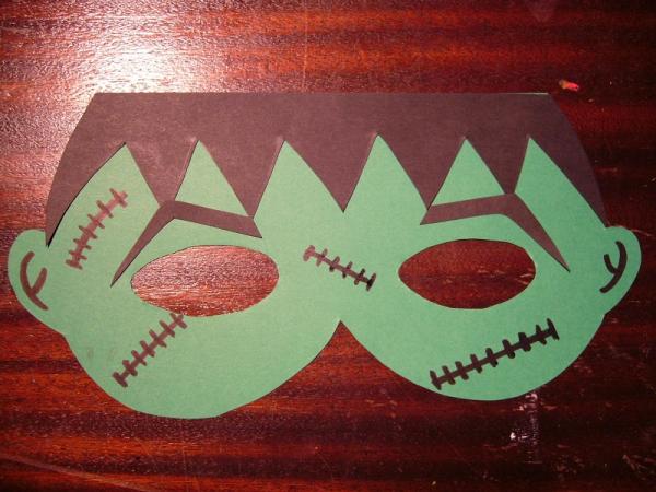 Cómo hacer un disfraz de Frankenstein - Paso 4