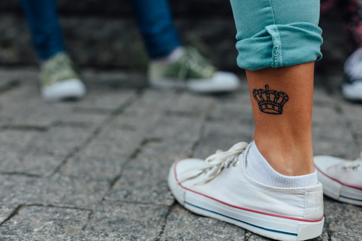 8 tatuajes de coronas para parejas