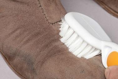 Cómo quitar manchas de moho de los zapatos - Paso 5