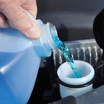 Cómo cambiar el líquido del limpiaparabrisas