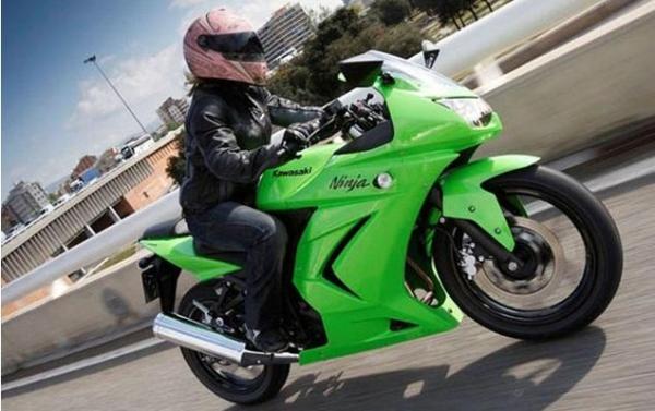 Motos recomendadas para mujeres - las mejores - Kawasaki Ninja 250R 