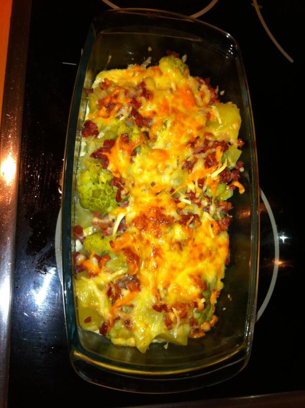 Cómo hacer coliflor con patatas y jamón al horno