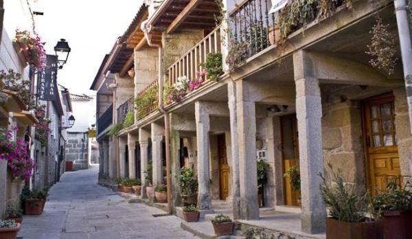 Pueblos para visitar en Galicia - con imágenes - Hórreos y cruceros