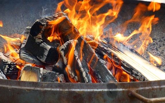 Cómo prender fuego para hacer asado - La técnica de la pirámide 