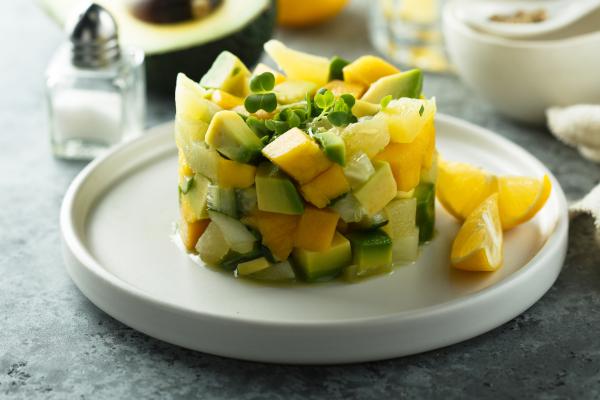 Ensaladas sin lechuga: recetas muy refrescantes - Ensalada de aguacate y mango