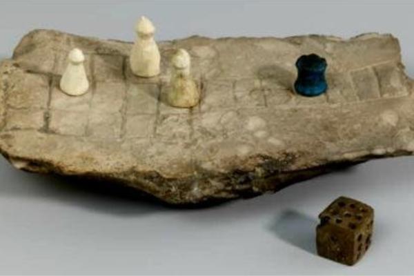 Los juegos de mesa más antiguos de la historia - Aseb