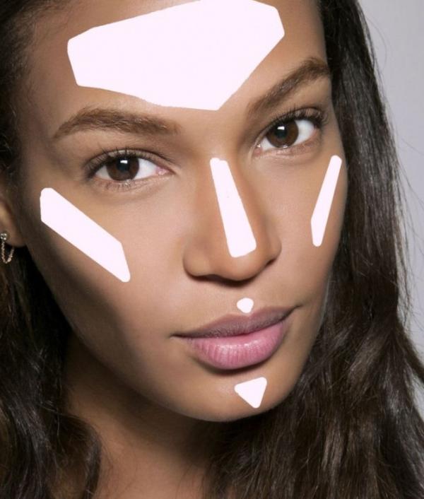 Cómo hacer el maquillaje 'strobing' - Paso 5