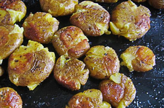 Papitas colombianas pisadas al ajo - Paso 4