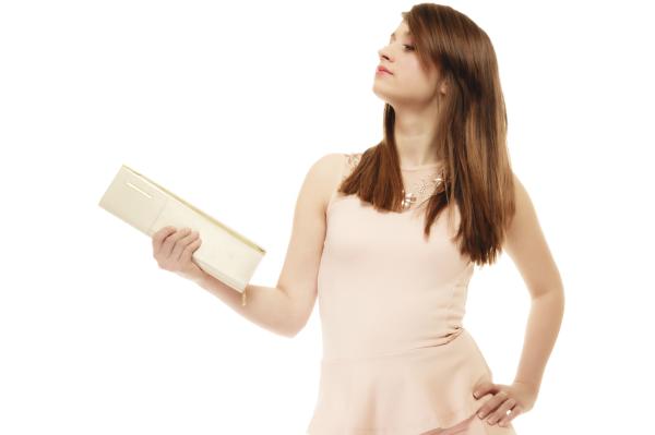 Cómo vestir para un bautizo - Sombreros, tocados y accesorios