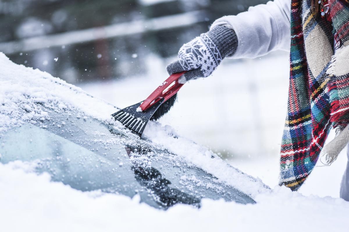 Cómo quitar el hielo del coche