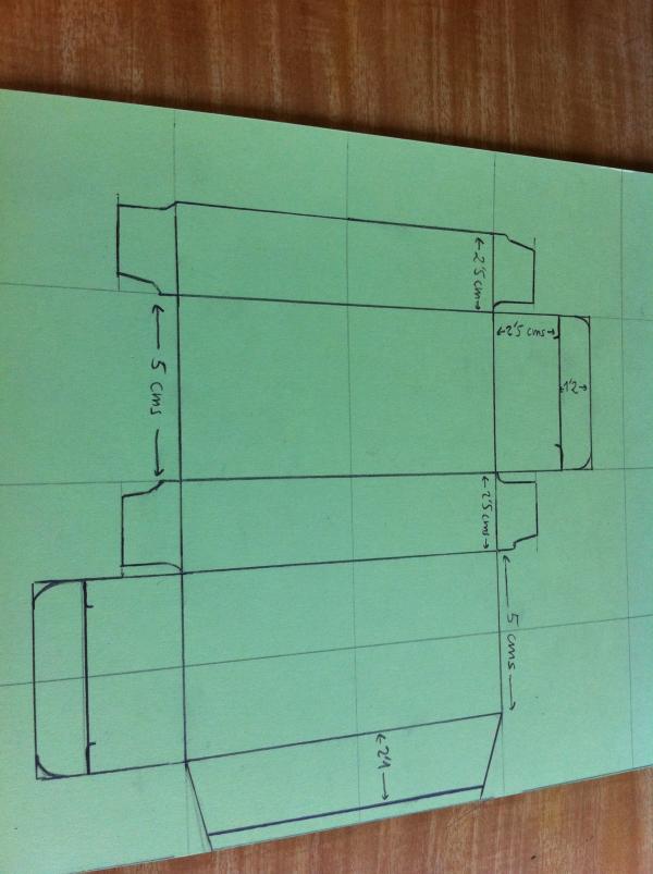 Cómo hacer una caja de cartulina con plantilla - Paso 13