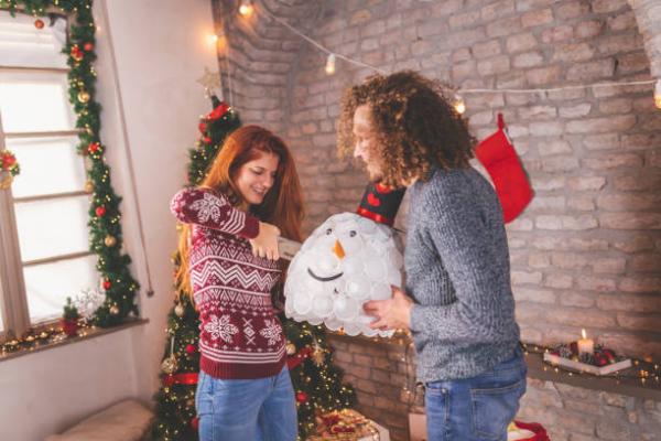 Cómo hacer un muñeco de nieve con vasos - Paso 7