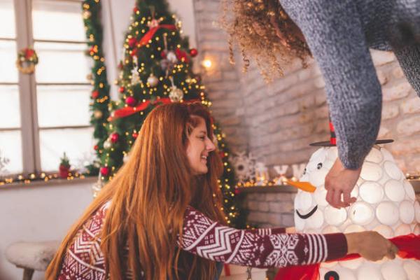 Cómo hacer un muñeco de nieve con vasos - Paso 10