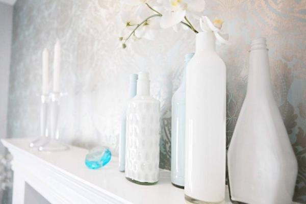 Hacer floreros con botellas pintándolas por dentro