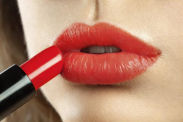 Cómo usar labiales metalizados - Crea tu propio pintalabios metalizado