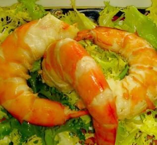 Ensalada templada de langostinos para Navidad