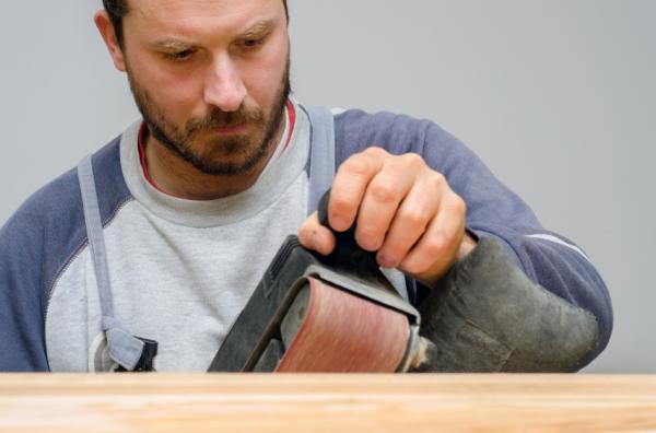 Cómo restaurar un mueble de bambú - los mejores consejos - Preparar la superficie del mueble de bambú a restaurar