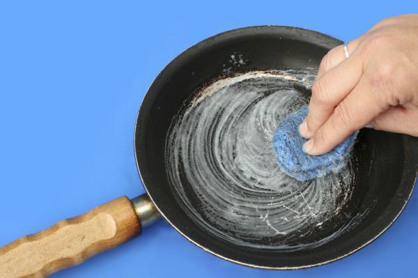 Cómo limpiar la cocina con bicarbonato - los mejores consejos - Cómo limpiar ollas, sartenes y vajillas con bicarbonato