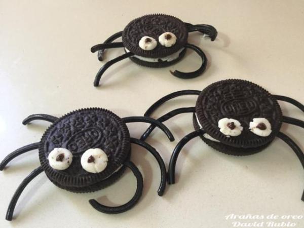 Ideas de merienda para Halloween - Arañas de oreo