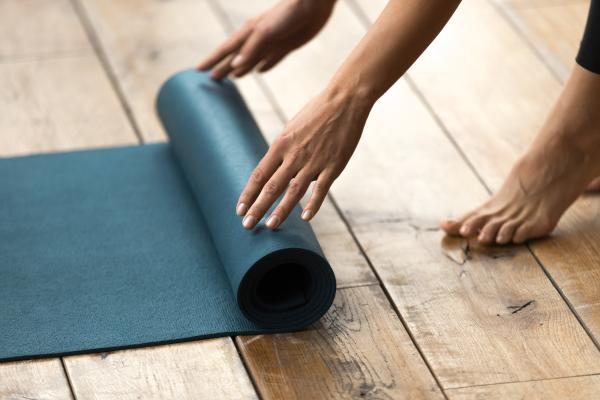 Tipos de pilates: conoce las modalidades y elige la mejor para ti - Pilates de suelo (Mat pilates)