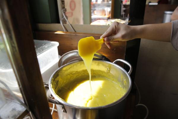Torrijas de natillas: receta fácil de Semana Santa - Paso 2