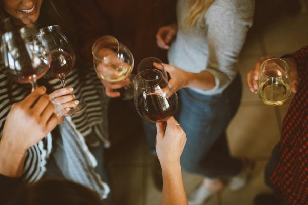 Retos graciosos para cumpleaños de adultos que animarán cualquier fiesta - Retos divertidos