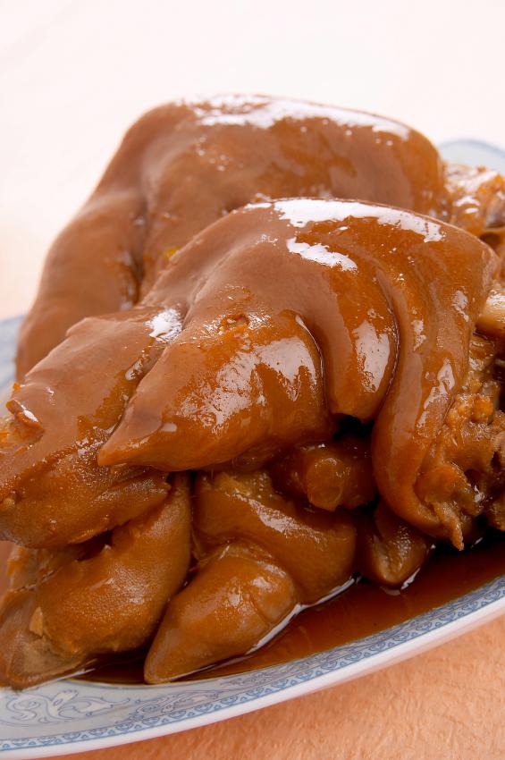 Cómo hacer manos de cerdo en salsa