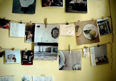 Ideas para colgar fotos sin marcos - súper originales - Colgar fotos con cuerdas y pinzas pequeñas